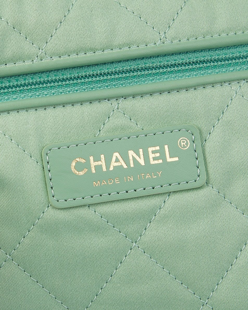 Chanel Lambskin 22 Hobo Bag - Image 7